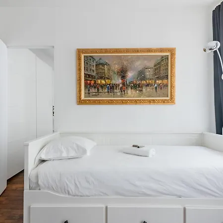 Loft Magenta Blue Apartment