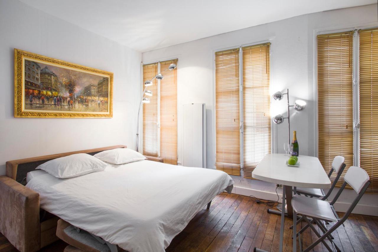 Loft Magenta Blue Apartment